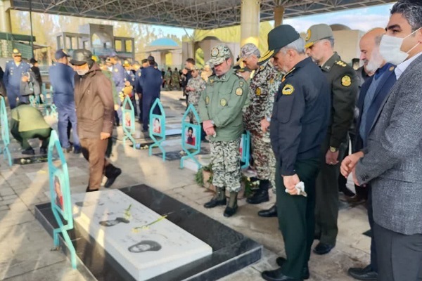 برگزاری «میهمانی لاله‌ها» در گلزار شهدا خراسان جنوبی به مناسبت دهه فجر + تصاویر