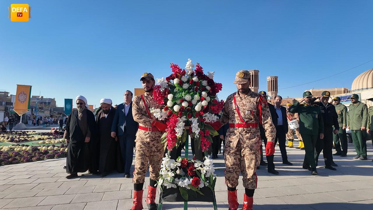 فیلم/غبارروبی و عطر افشانی قبور مطهر شهدا در یزد