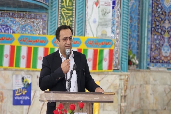 معلمان و دانش‌آموزان پیشگامان واقعی انقلاب اسلامی هستند