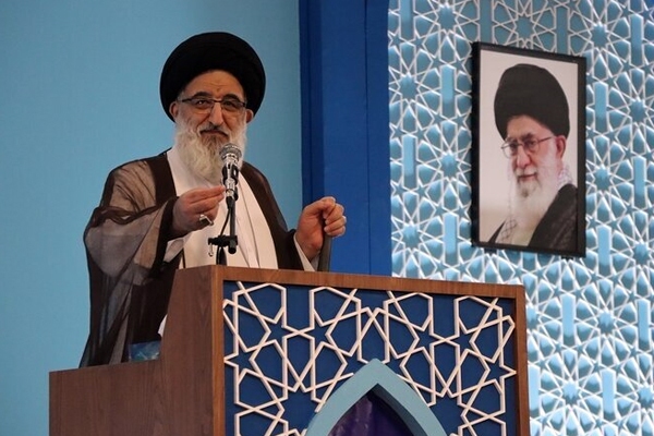 امام‌جمعه کرج: جریان غرب‌زده به‌دنبال استحاله فرهنگی است