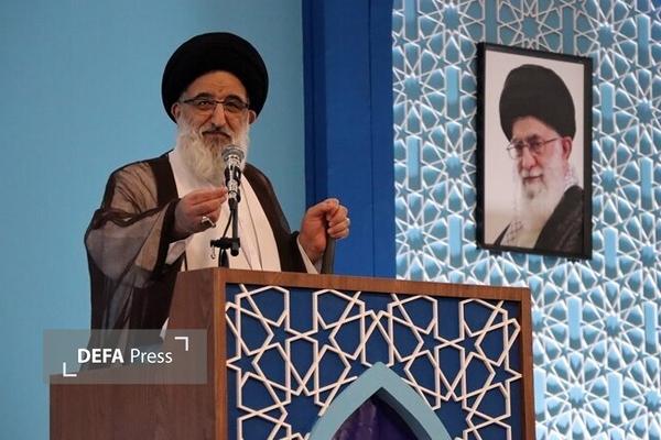 امامجمعه کرج: جریان غربزده بهدنبال استحاله فرهنگی است امامجمعه کرج: جریان غربزده بهدنبال استحاله فرهنگی است