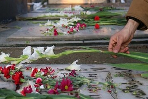 ادامه راه شهدا، در عمل معنا پیدا می‌کند نه در شعار