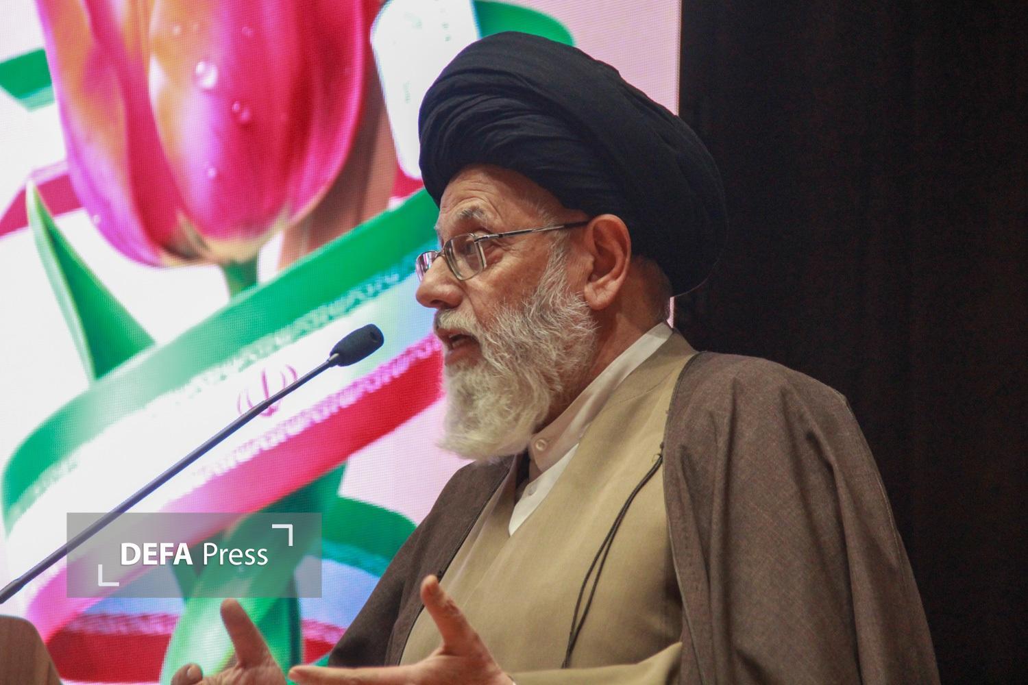 امام جمعه بخش مرکزی یزد: حضور در ۲۲ بهمن مشتی محکم بر دهان دشمنان است