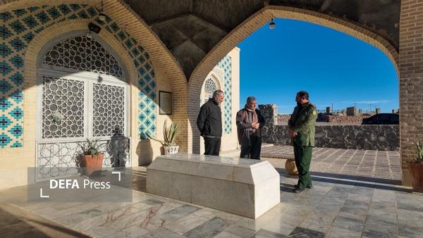 بازدید «سرهنگ حرزاده» از یادمان شهدای گمنام شهرستان مهریز + تصاویر