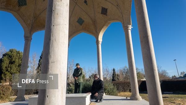 بازدید مدیرکل حفظ آثار و نشر ارزش‌های دفاع مقدس از یادمان شهدای گمنام شهرستان مهریز + تصاویر