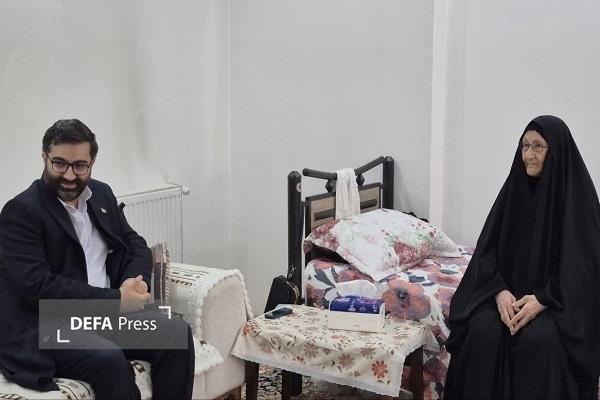 دیدار رئیس سازمان سیاست‌گذاری و مدیریت راهبری انرژی با خانواده شهدا در مشهد+ تصاویر