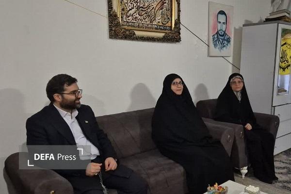 دیدار رئیس سازمان سیاست‌گذاری و مدیریت راهبری انرژی با خانواده شهدا در مشهد+ تصاویر