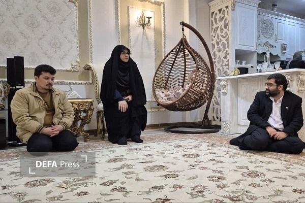 دیدار رئیس سازمان سیاست‌گذاری و مدیریت راهبری انرژی با خانواده شهدا در مشهد+ تصاویر