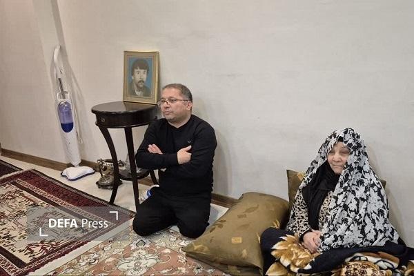 دیدار رئیس سازمان سیاست‌گذاری و مدیریت راهبری انرژی با خانواده شهدا در مشهد+ تصاویر