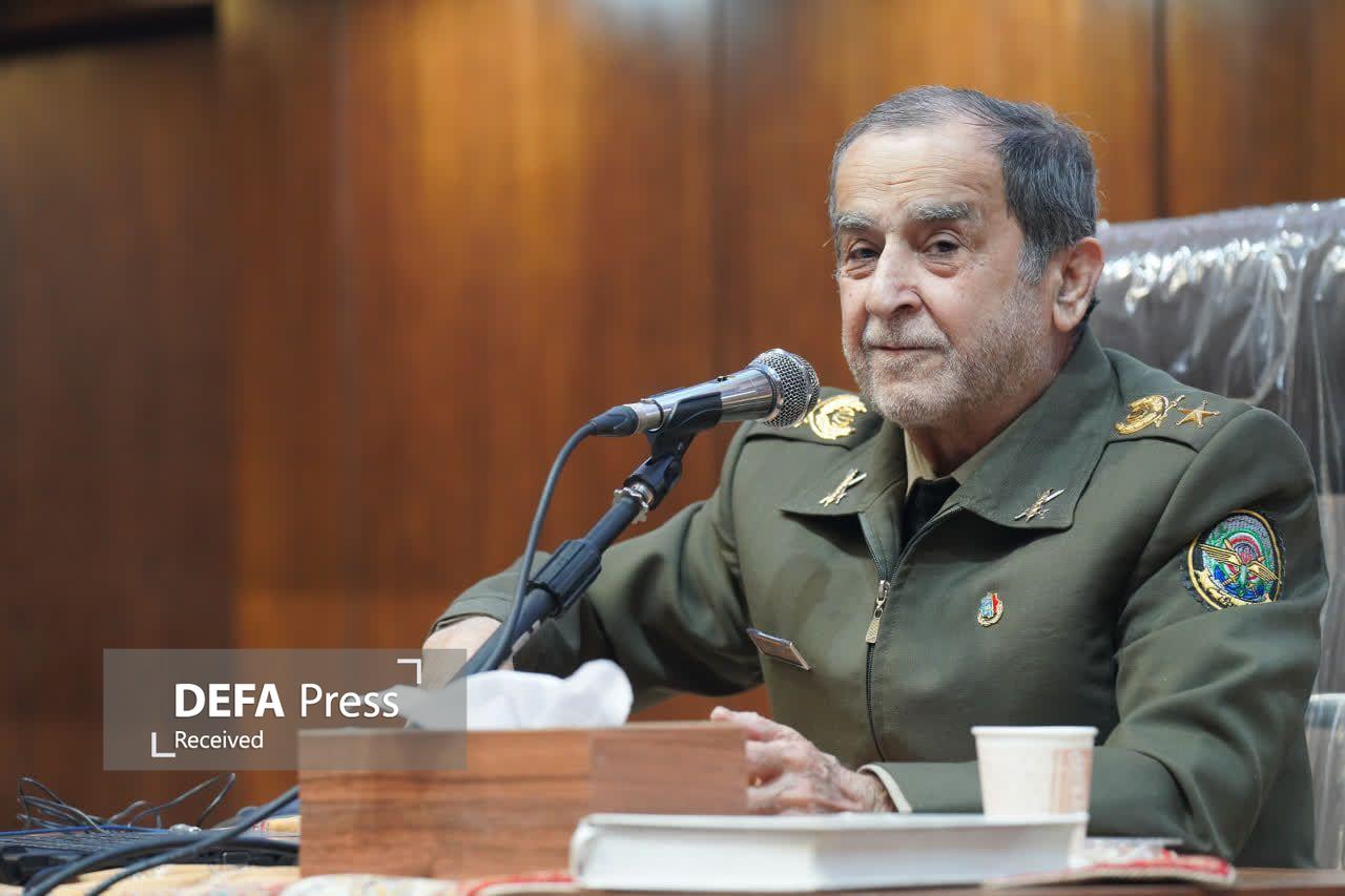 امیر هاشمی: مطالعه دقیق تاریخ ملی و نظامی یک ضرورت برای دانشجویان افسری است/ ارتش با بصیرت انقلابی از بحرانهای ابتدای انقلاب عبور کرد امیر هاشمی: مطالعه دقیق تاریخ ملی و نظامی یک ضرورت برای دانشجویان افسری است/ ارتش با بصیرت انقلابی از بحرانهای ابتدای انقلاب عبور کرد