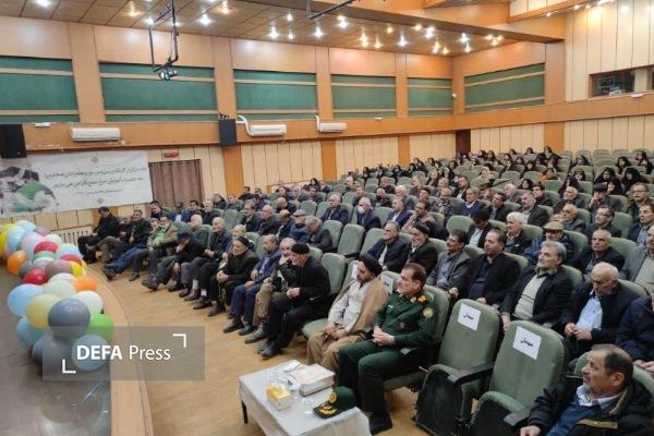 تجلیل سردار بهاریان از خانواده شهدای عازم حج در همدان + تصاویر