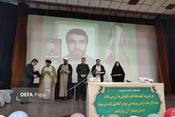 تجلیل سردار بهاریان از خانواده شهدای عازم حج در همدان + تصاویر