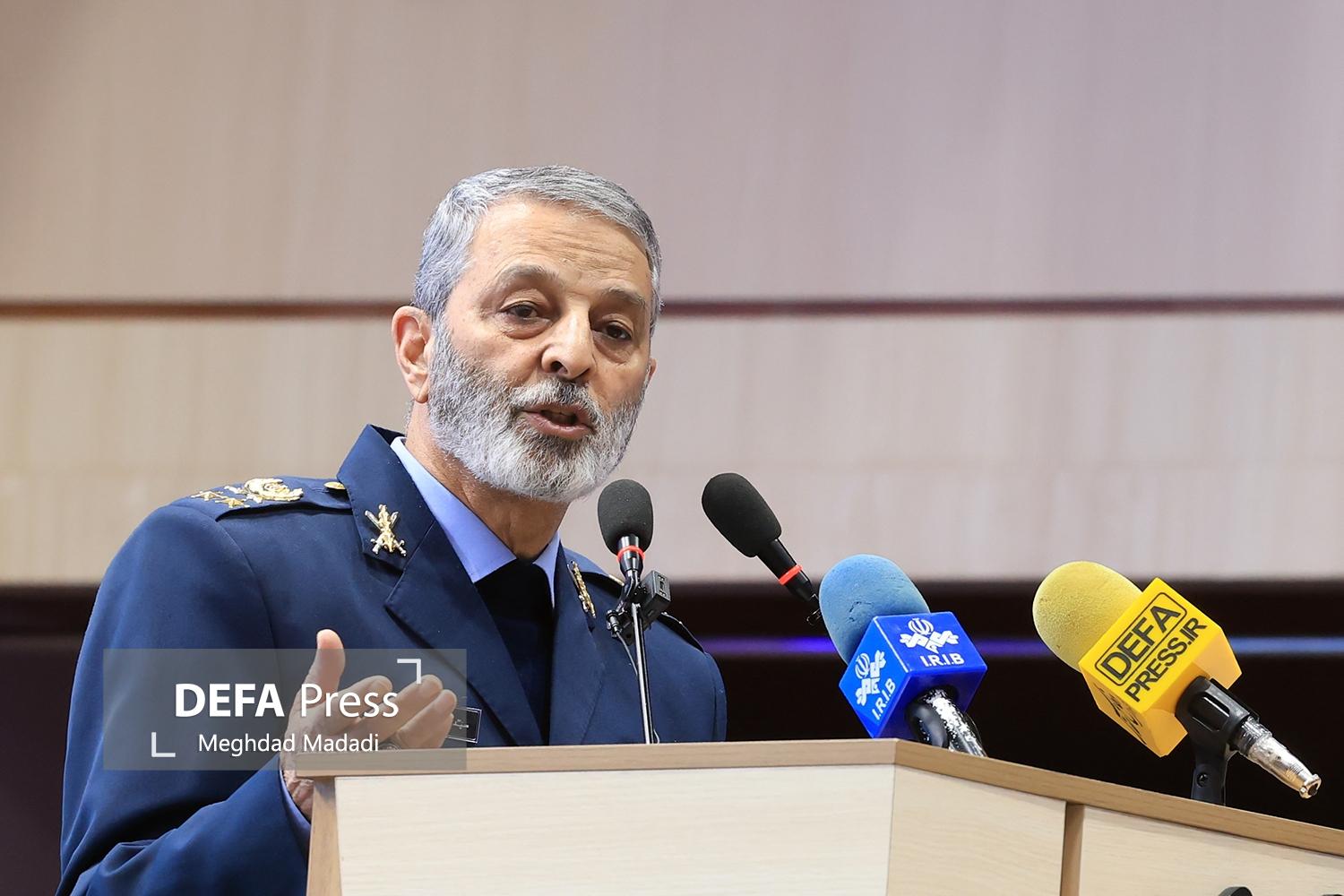 سرلشکر موسوی: ما در عین آمادگی، علاقهای به شروع یک جنگ منطقهای نداریم/ ایران برای بلیعده شده گلوگیر است/روحیه ۱۹ بهمن ۵۷ زندهتر از همیشه در نیروی هوایی ارتش جریان دارد سرلشکر موسوی: ما در عین آمادگی، علاقهای به شروع یک جنگ منطقهای نداریم/ ایران برای بلیعده شده گلوگیر است/روحیه ۱۹ بهمن ۵۷ زندهتر از همیشه در نیروی هوایی ارتش جریان دارد