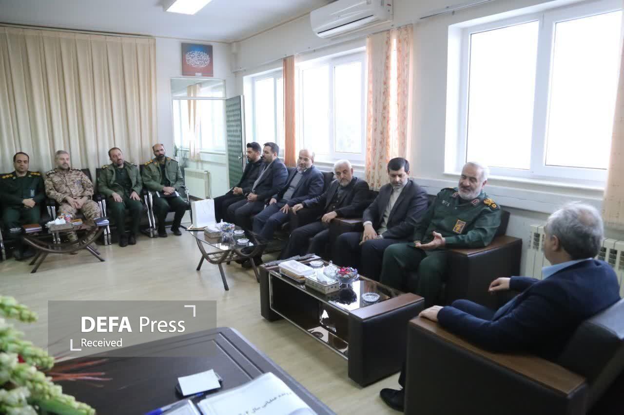 🔹 حضور استاندار آذربایجان شرقی در قرارگاه منطقهای عاشورا 🔹 حضور استاندار آذربایجان شرقی در قرارگاه منطقهای عاشورا