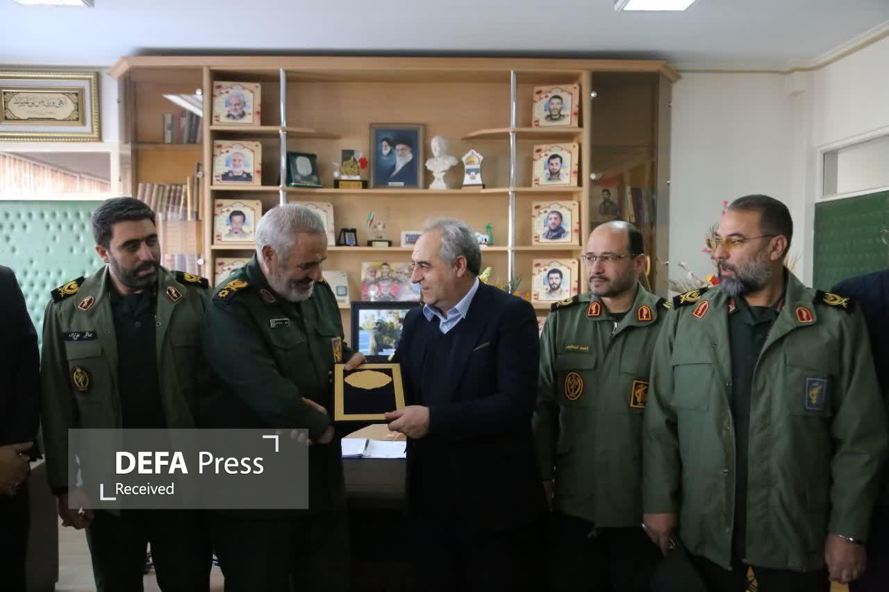 🔹 حضور استاندار آذربایجان شرقی در قرارگاه منطقهای عاشورا 🔹 حضور استاندار آذربایجان شرقی در قرارگاه منطقهای عاشورا