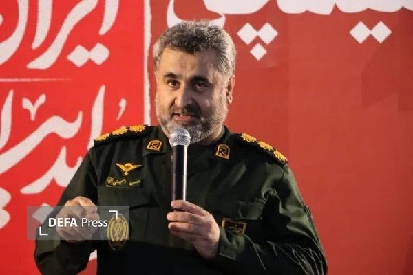 جوانان انقلابی با ایمانی قوی در برابر جنود شیطان ایستادند جوانان انقلابی با ایمانی قوی در برابر جنود شیطان ایستادند