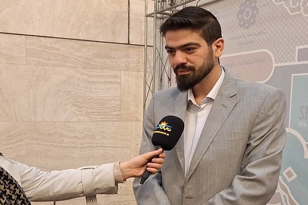 فرزند شهید آل‌هاشم: جای پدرم در بزم «زنده‌نامان» خالی بود