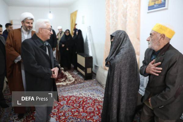 دیدار استاندار خراسان شمالی با دو خانواده شهدای دانش آموز