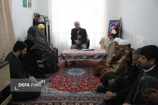 دیدار استاندار خراسان شمالی با دو خانواده شهدای دانش آموز