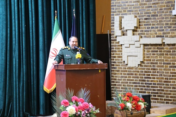 پاداش: انقلاب اسلامی حافظ هویت ملّی و تبلور ایمان مردم ایران است