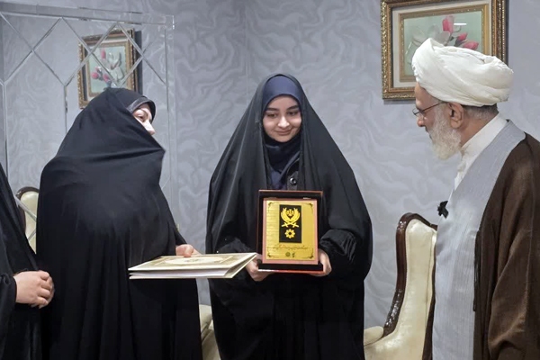 اعطای درجه سرتیپی به خانواده سردار شهید «مجتبی کرمی»