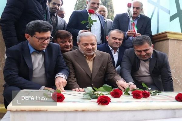 ادای احترام وزیر آموزش و پرورش به یادمان شهید گمنام استانداری مازندران ادای احترام وزیر آموزش و پرورش به یادمان شهید گمنام استانداری مازندران