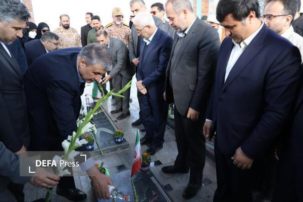 ادای احترام رئیس سازمان انرژی اتمی به مقام شامخ شهدای خراسان‌شمالی+ تصاویر