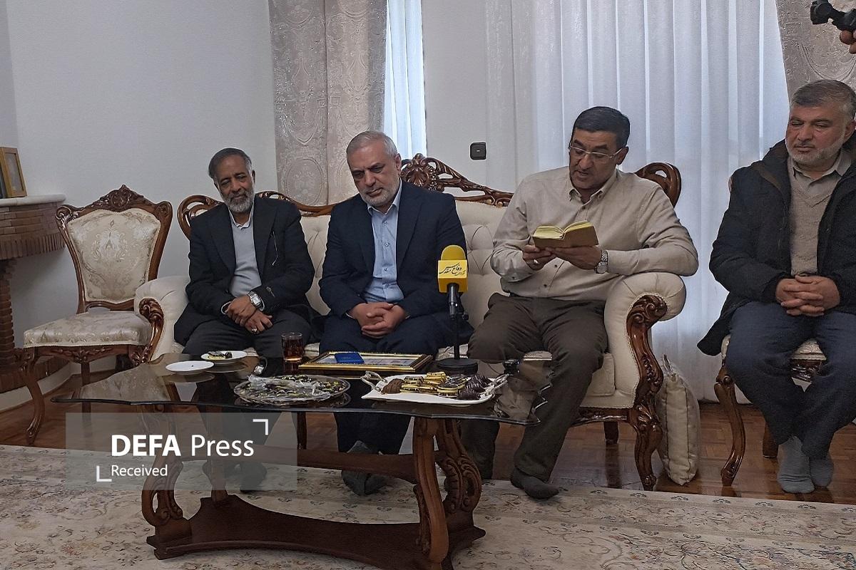 دیدار نمایندگان جامعه قرآنی تهران با خانواده شهید مسعود مرادزاد / آقا مسعود با شهادت به روس صحنه آمد