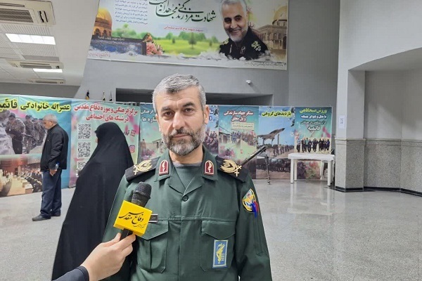 محفل «جَنگِ پُر مَلات»؛ روایت خاطرات شیرین دفاع مقدس با گویش سمنانی برگزار شد