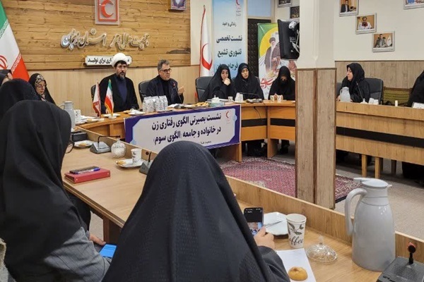 خانواده شهدا چشم‌چراغ نظام و مردم هستند