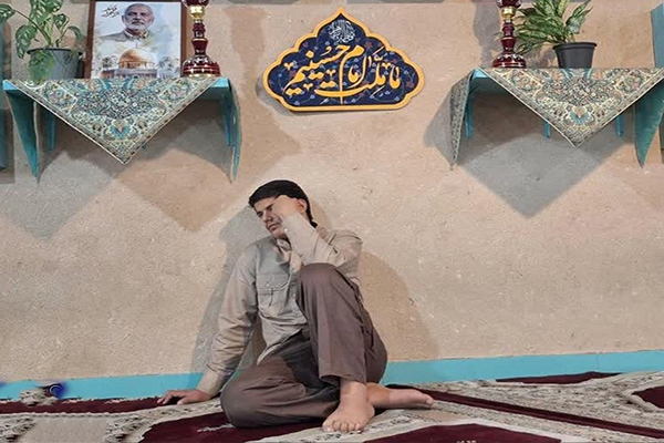 فیلم/ اهدا پلاک شهدا به زائران راهیان نور دانش آموزی در اهواز