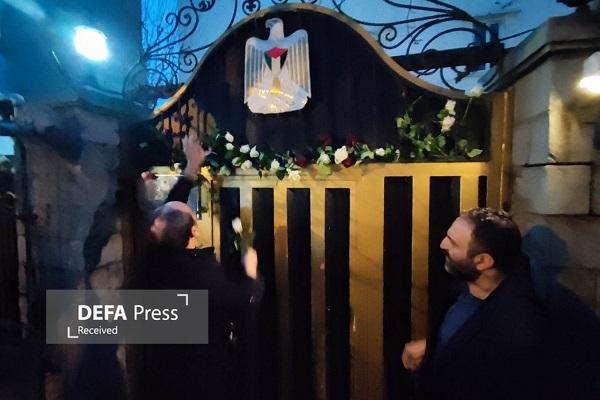 سفارت فلسطین گلباران شد/ تاکید فعالان حوزه مقاومت بر همبستگی با مظلومان عالم سفارت فلسطین گلباران شد/ تاکید فعالان حوزه مقاومت بر همبستگی با مظلومان عالم