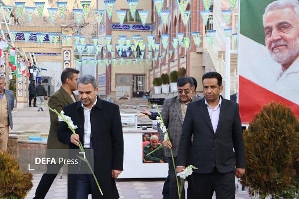 معاون وزیر آموزش و پرورش با حضور در گلزار شهدای کرمان یاد شهدا را گرامی داشت+تصاویر معاون وزیر آموزش و پرورش با حضور در گلزار شهدای کرمان یاد شهدا را گرامی داشت+تصاویر