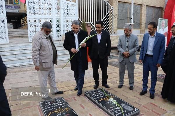 معاون وزیر آموزش و پرورش با حضور در گلزار شهدای کرمان یاد شهدا را گرامی داشت+تصاویر معاون وزیر آموزش و پرورش با حضور در گلزار شهدای کرمان یاد شهدا را گرامی داشت+تصاویر