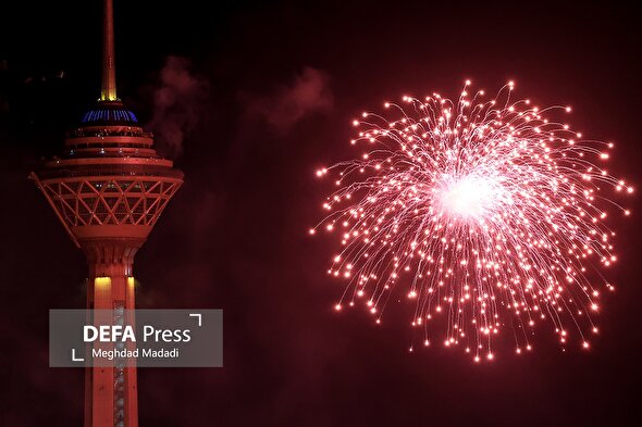 نورافشانی شب ۲۲ بهمن