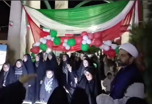 فیلم/ مراسم جشن انقلاب در جوار یادمان شهید گمنام پردیسان قم