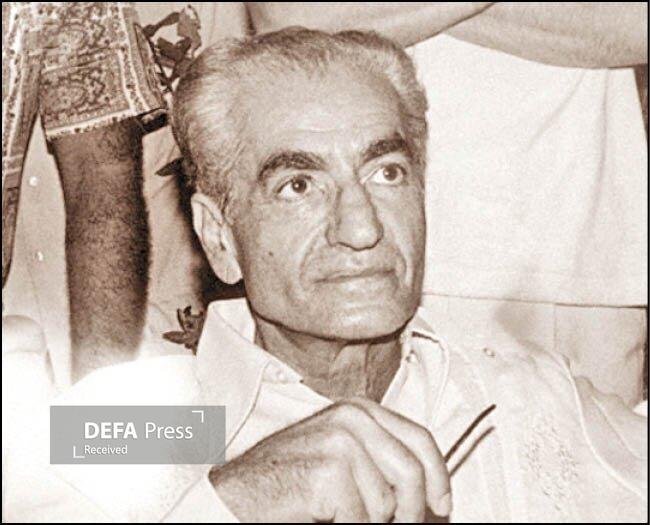 خاندان پهلوی؛ از انقلاب سفید تا درماندگی در برابر ابرقدرتها خاندان پهلوی؛ از انقلاب سفید تا درماندگی در برابر ابرقدرتها