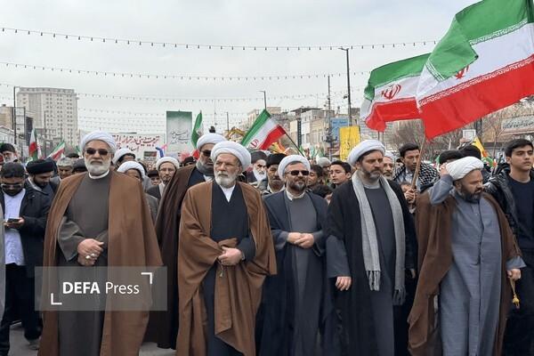 حضور فرماندهان و مسئولان خراسانی در راهپیمایی ۲۲ بهمن حضور فرماندهان و مسئولان خراسانی در راهپیمایی ۲۲ بهمن