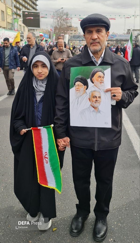 حضور سردار کارگر در راهپیمایی ۲۲ بهمن حضور سردار کارگر در راهپیمایی ۲۲ بهمن