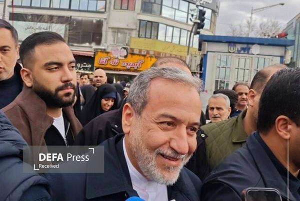 خروش مردم پایتخت در راهپیمایی ۲۲ بهمن/ تهرانیها برای مأیوسکردن دشمن به میدان آمدند خروش مردم پایتخت در راهپیمایی ۲۲ بهمن/ تهرانیها برای مأیوسکردن دشمن به میدان آمدند