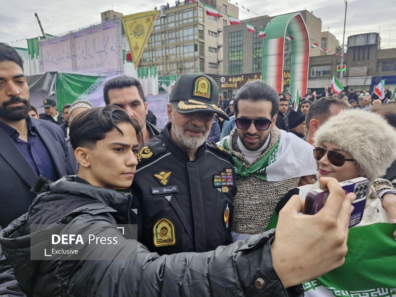 خروش مردم پایتخت در راهپیمایی ۲۲ بهمن/ تهرانیها برای مأیوسکردن دشمن به میدان آمدند خروش مردم پایتخت در راهپیمایی ۲۲ بهمن/ تهرانیها برای مأیوسکردن دشمن به میدان آمدند