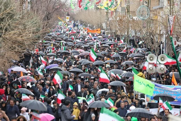 حماسه باشکوه ۲۲ بهمن شهرکرد زیر چتر باران رحمت الهی