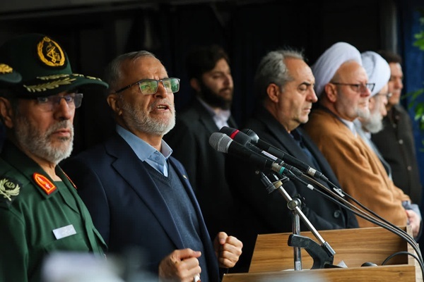 معاون وزیر کشور: مردم ایران با حضور پرشور در برابر تهدید‌ها ایستاده‌اند