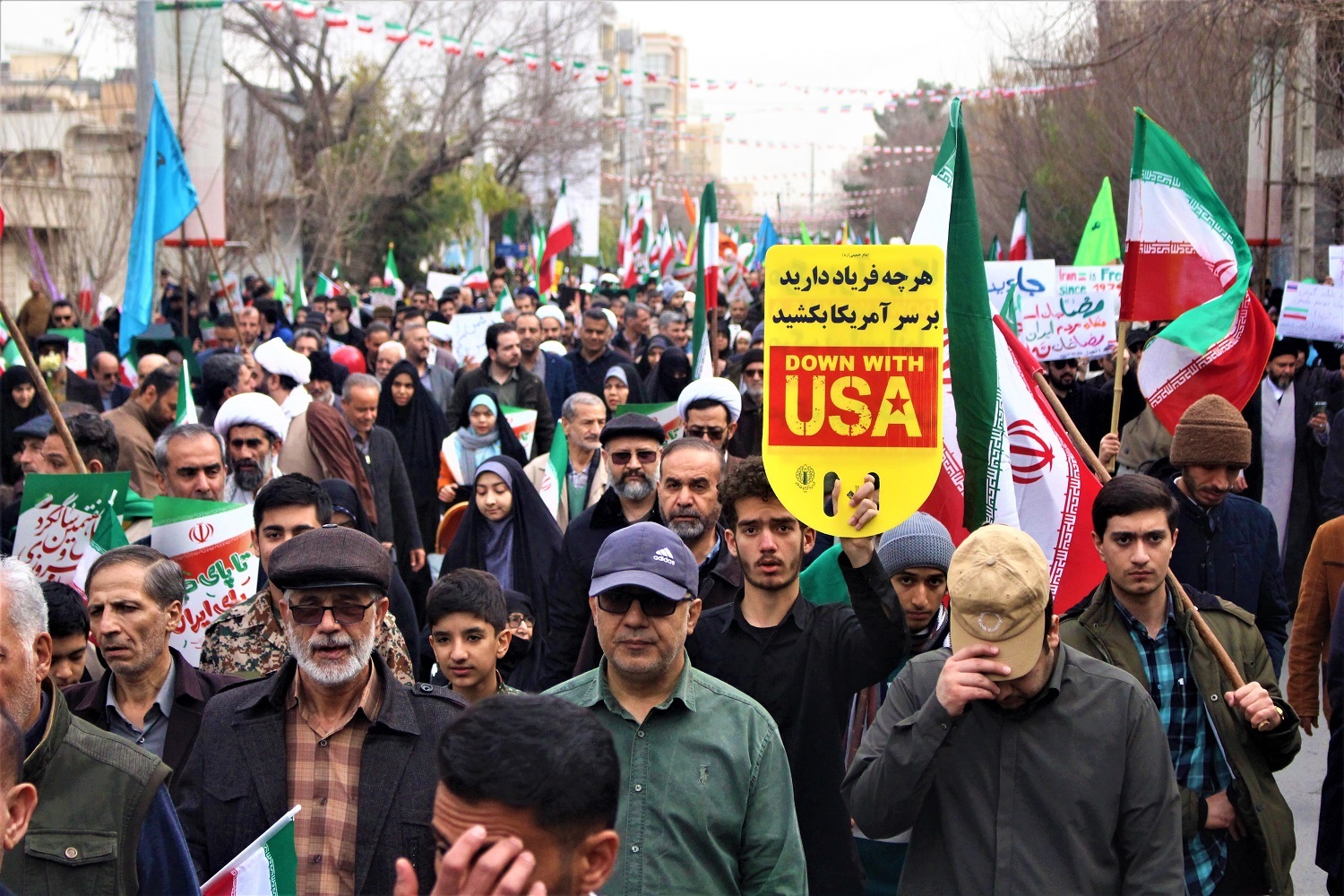 جشن آغاز چهل و هشتمین بهار انقلاب در راهپیمایی ۲۲ بهمن مردم قم