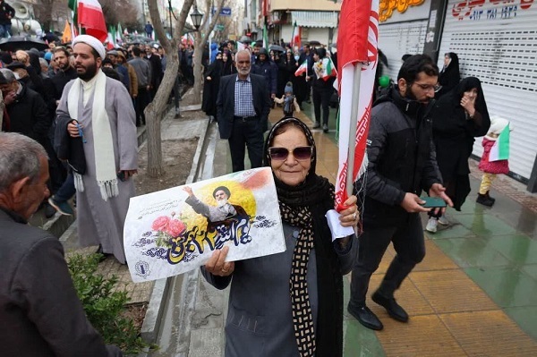 تصاویر/ حماسه باشکوه ۲۲ بهمن شهرکرد زیر چتر باران رحمت الهی