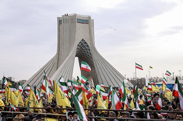 همه آمدند/ تصاویری متفاوت از حضور مردم در راهپیمایی ۲۲ بهمن