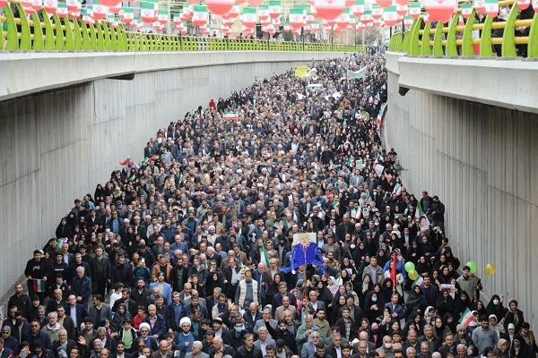 فیلم/ این همه لشکر آمده به عشق رهبر آمده