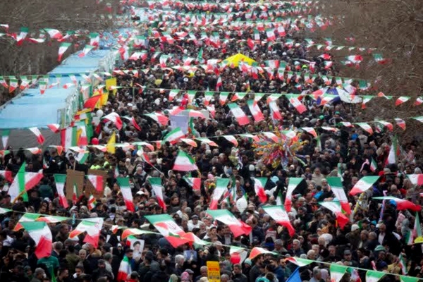 تصاویر/ ۲۲ بهمن در کرج؛ متن زنده انقلاب در قاب تصویر