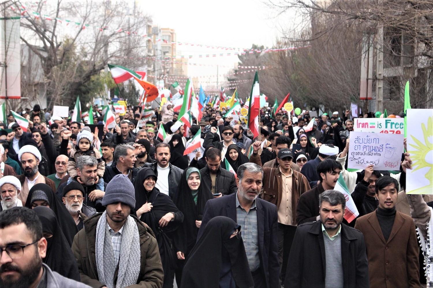 رشد ۸۰ درصدی مشارکت مردم قم در راهپیمایی ۲۲ بهمن نشانه زنده بودن روحیه انقلابی است