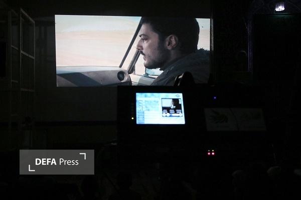 مردم روستای فردوی قم در سینماسیار به تماشای فیلم «مجنون» نشستند مردم روستای فردوی قم در سینماسیار به تماشای فیلم «مجنون» نشستند